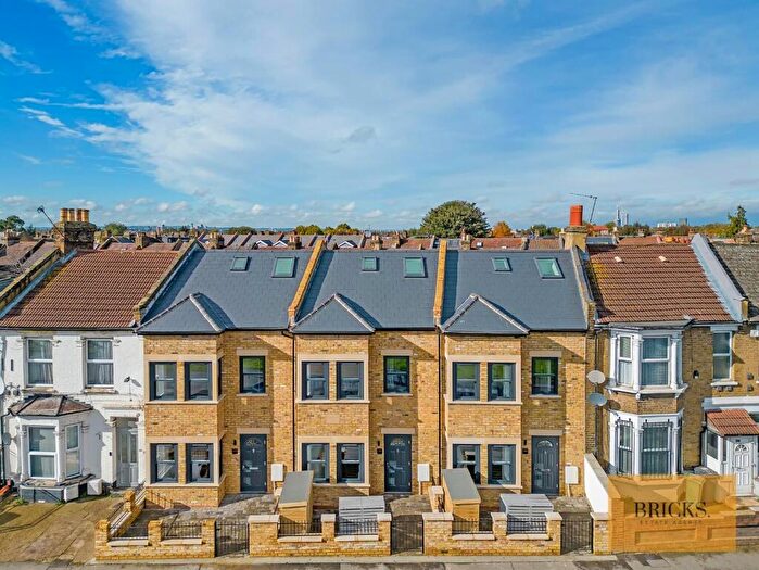 3 Bedroom End Of Terrace House To Rent In Plot, Grove Green Road, London, E11