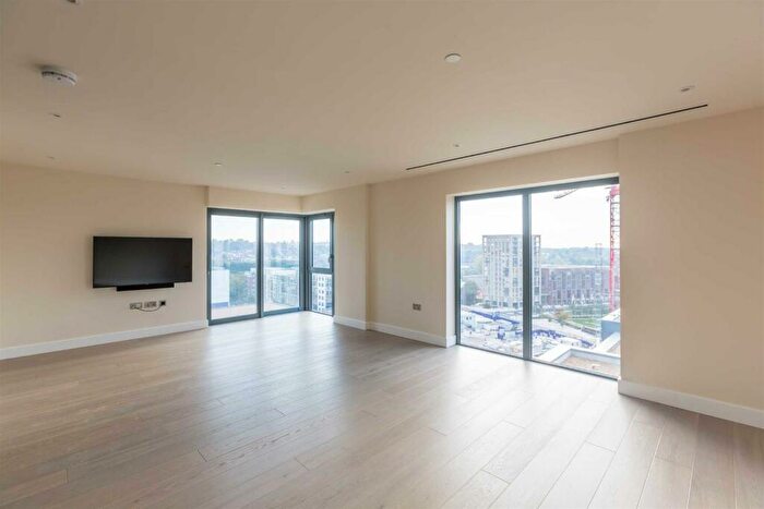 3 Bedroom Flat To Rent In Beaufort Square, Colindale, NW9