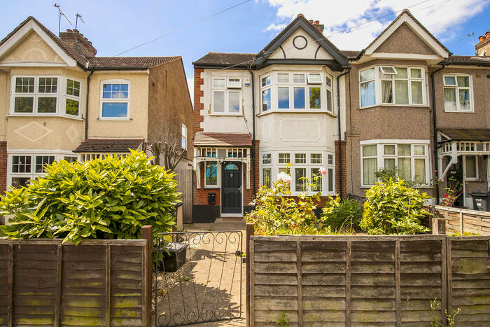 3 Bedroom End Of Terrace House To Rent In Snakes Lane East, Woodford Green, IG8