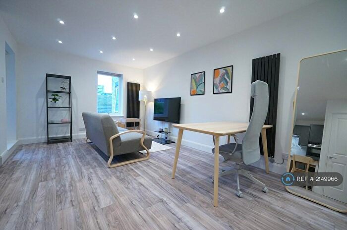 1 Bedroom Flat To Rent In Conant Mews, London, E1