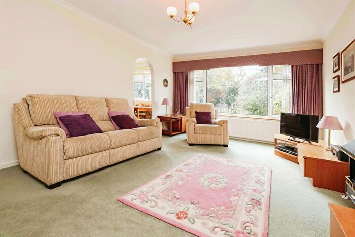 3 Bedroom Semi-Detached House For Sale In Woodford Avenue, Birmingham, B36