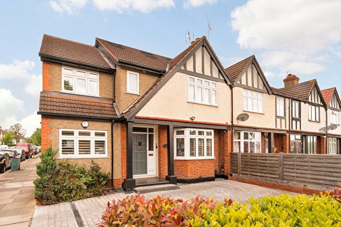 4 Bedroom Semi-Detached House For Sale In Greenford Avenue, Hanwell, W7
