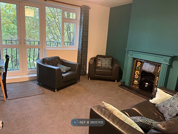 3 Bedroom Flat To Rent In Cambridge Gardens, London, W10