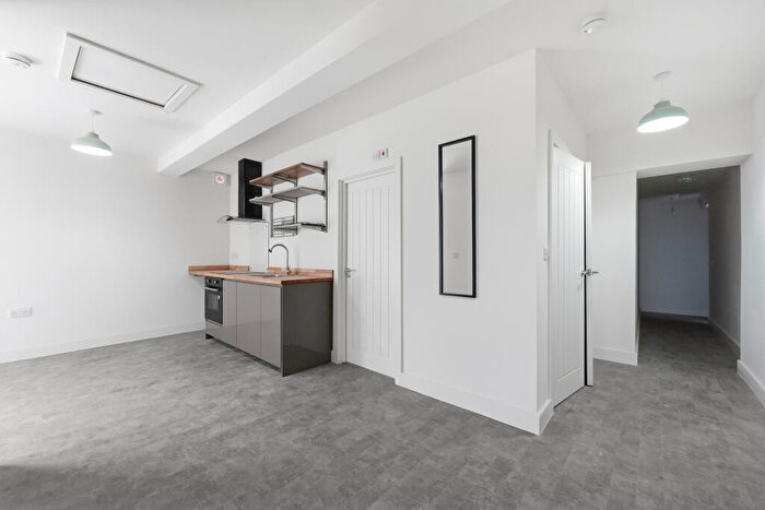 1 Bedroom Flat To Rent In Woodcote Road, Wallington, SM6