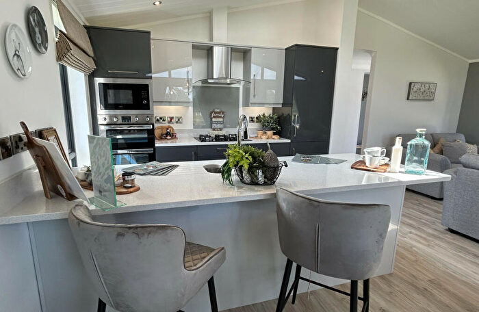 3 Bedroom Park Home For Sale In Faringdon, Oxfordshire, SN7