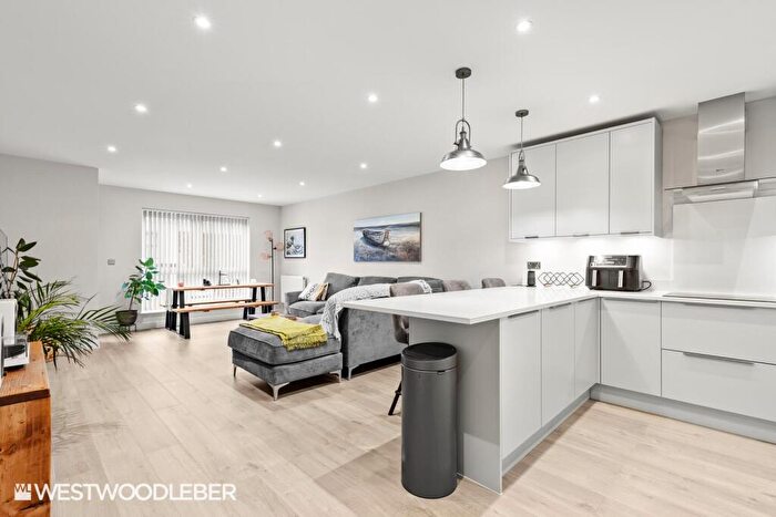 2 Bedroom Flat For Sale In Amwell End, Ware, SG12