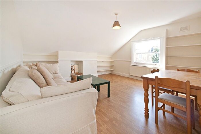 1 Bedroom Flat To Rent In St Stephens Avenue, Shepherd's Bush, W12
