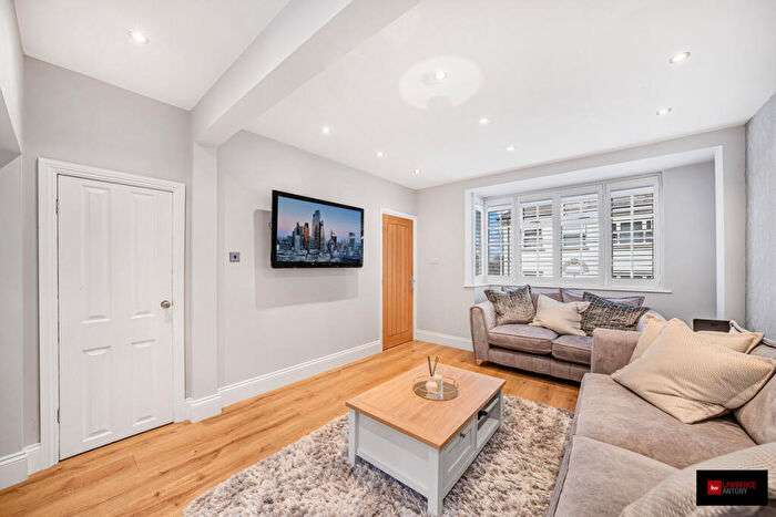 3 Bedroom Semi Detached House For Sale In Hockley Road, Rayleigh, SS6