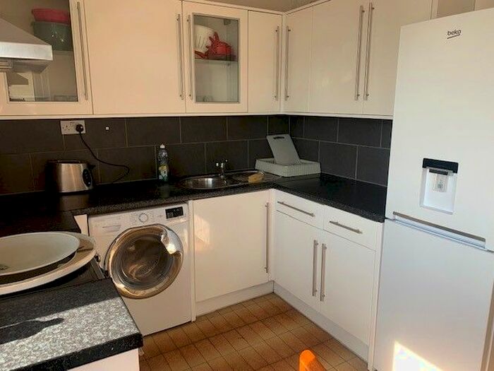 3 Bedroom Flat To Rent In Bromley High Street, London, E3