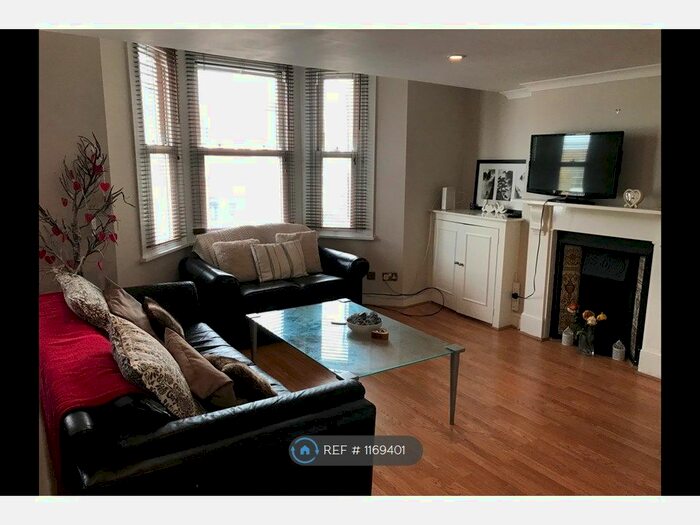 2 Bedroom Flat To Rent In North Street, London, SW4