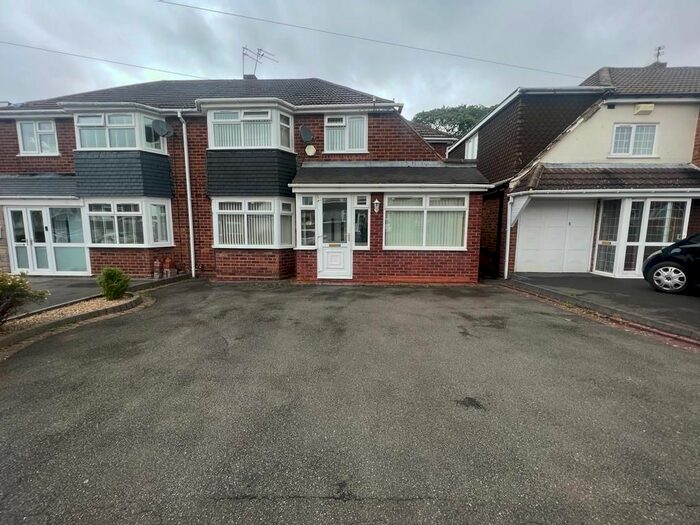4 Bedroom Property To Rent In Cranbourne Avenue, Lanesfield, Wolverhampton, WV4
