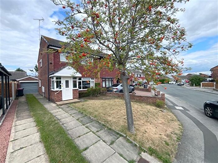 3 Bedroom Semi-Detached House For Sale In Wentworth Way, Dinnington, Sheffield, S25