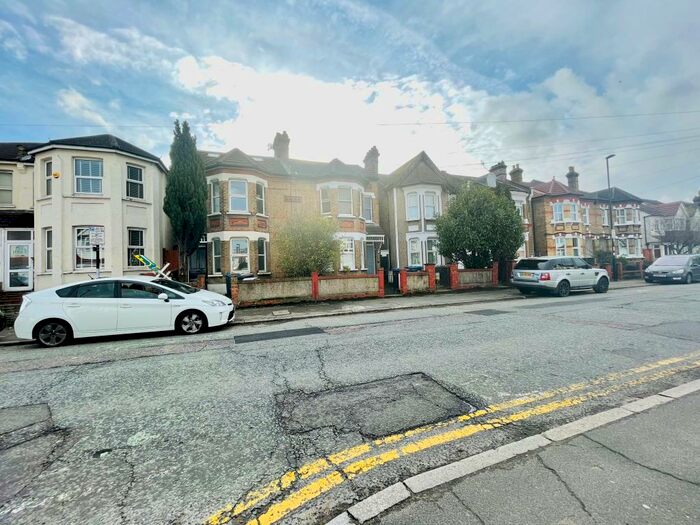 2 Bedroom Apartment To Rent In Waddon Road, CR0