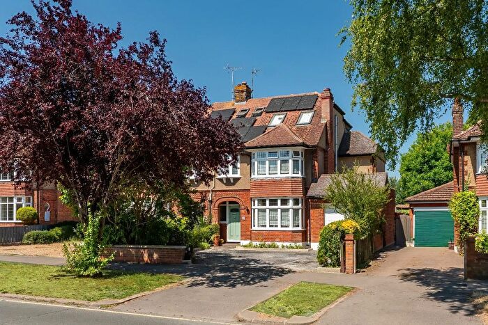 5 Bedroom Semi-Detached House For Sale In First Avenue, Dunstable, LU6