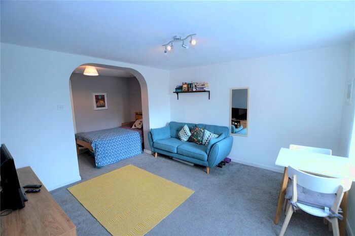 Studio To Rent In South Norwood Hill, London, SE25