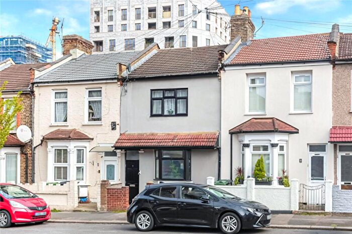 2 Bedroom Flat For Sale In Albion Road, Walthamstow, E17