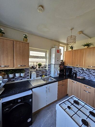 6 Bedroom Semi-Detached House For Sale In Haycroft Gardens, London, NW10