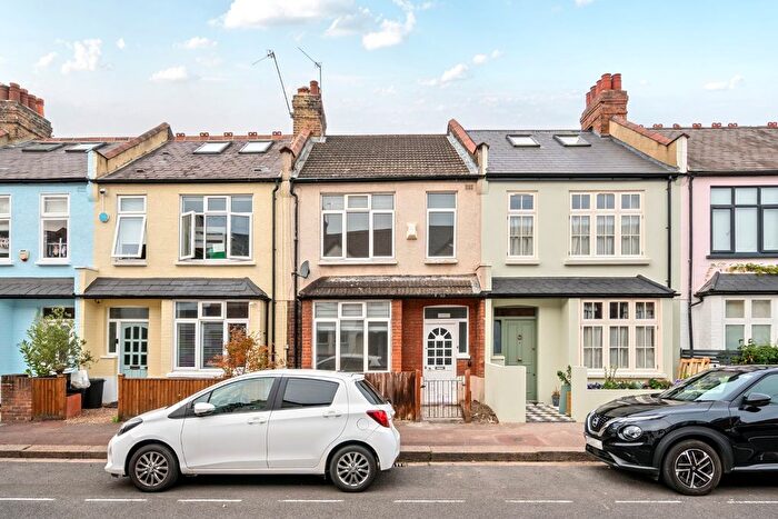 3 Bedroom Detached House To Rent In Willow Vale, London, W12