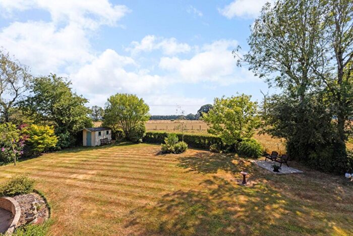 4 Bedroom Detached House For Sale In Pond Lane, Lasham, GU34