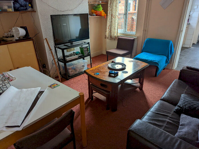 4 Bedroom Terraced House To Rent In Essex Street, Reading, Berkshire, RG2