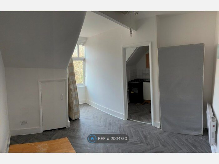 1 Bedroom Flat To Rent In Victoria Road, London, N18