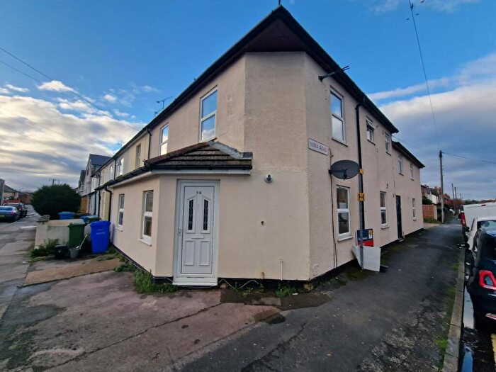 6 Bedroom House For Sale In Queens Road, Farnborough, Hampshire, GU14