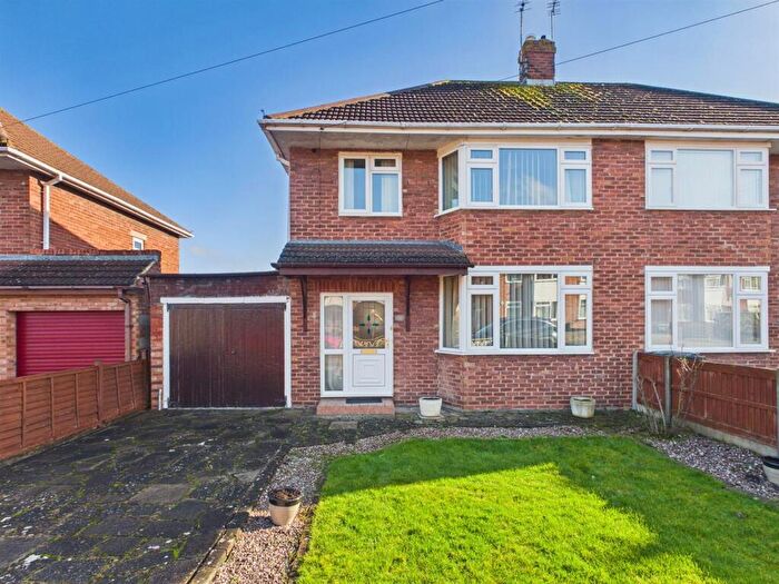 3 Bedroom Semi Detached House For Sale In Park Avenue, Longlevens, Gloucester, GL2