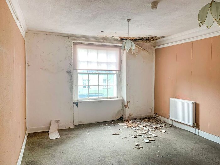 6 Bedroom End Of Terrace House For Sale In High Street, Chard, Somerset, TA20