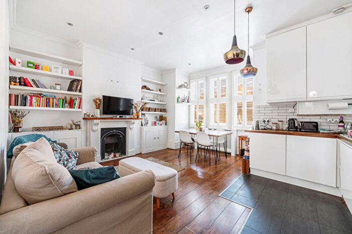 2 Bedroom Flat For Sale In Nemoure Road, London, W3