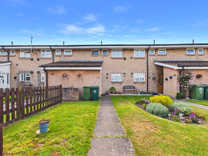 3 Bedroom Terraced House For Sale In Jubilee Close, Stanwell, Middlesex, TW19