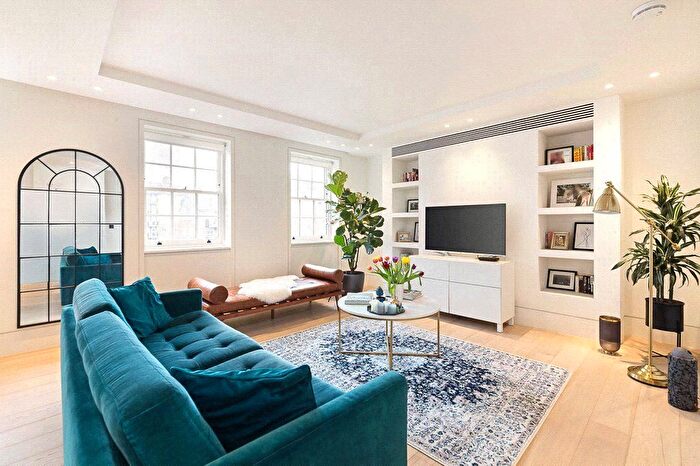 3 Bedroom Flat To Rent In Portobello Road, Notting Hill, W11