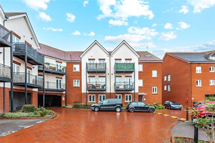 2 Bedroom Apartment For Sale In Tylers Ride, South Woodham Ferrers, Chelmsford, Essex, CM3