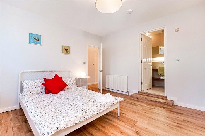 2 Bedroom Flat For Sale In Fitzclarence House, Holland Park Avenue, London, W11