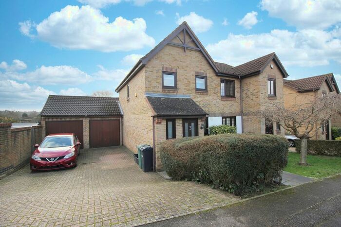 2 Bedroom Property To Rent In Alpine Road, Redhill, RH1