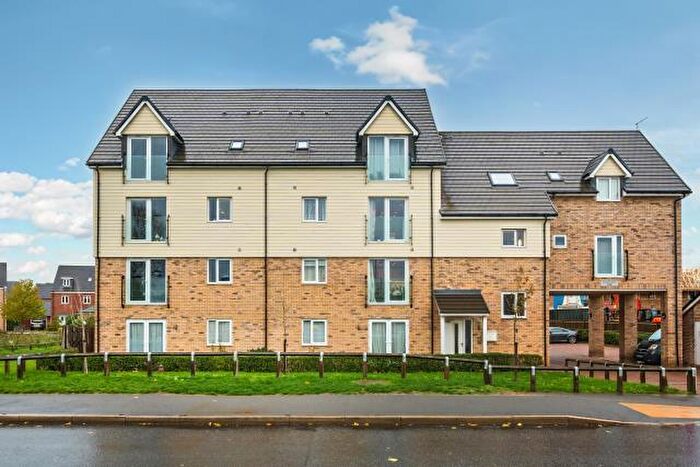 2 Bedroom Apartment For Sale In Cameo Court, Aylesbury, HP18
