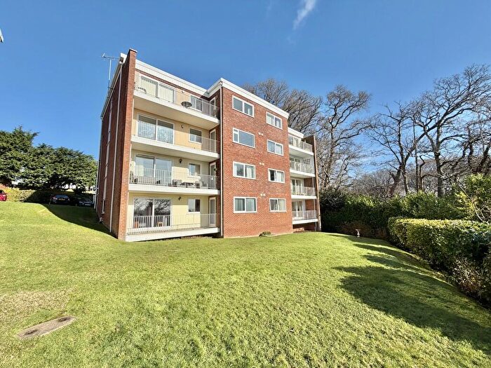 2 Bedroom Apartment For Sale In Wallace Road, Broadstone, BH18