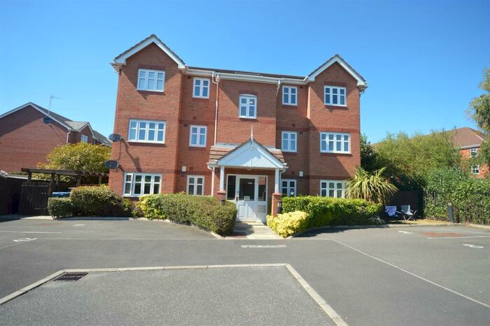 2 Bedroom Apartment To Rent In New Heyes, Neston, CH64