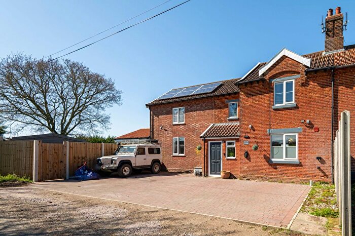 4 Bedroom Semi Detached House For Sale In King Row, Shipdham, IP25