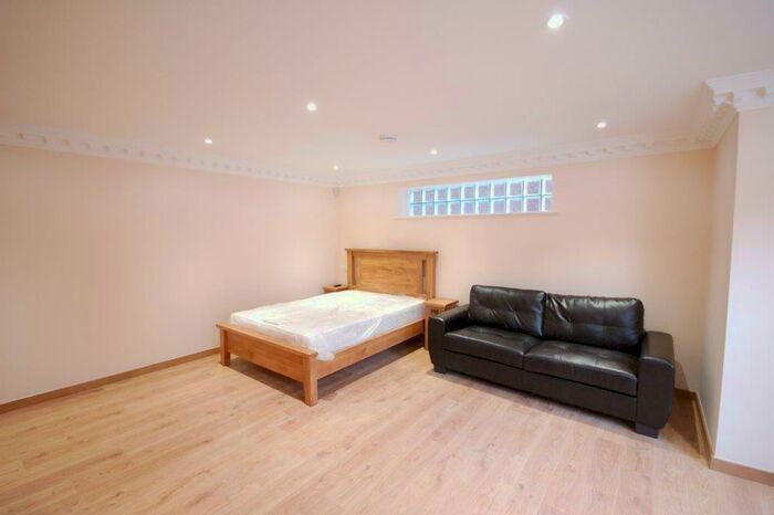 Studio To Rent In Russell Street, RG1