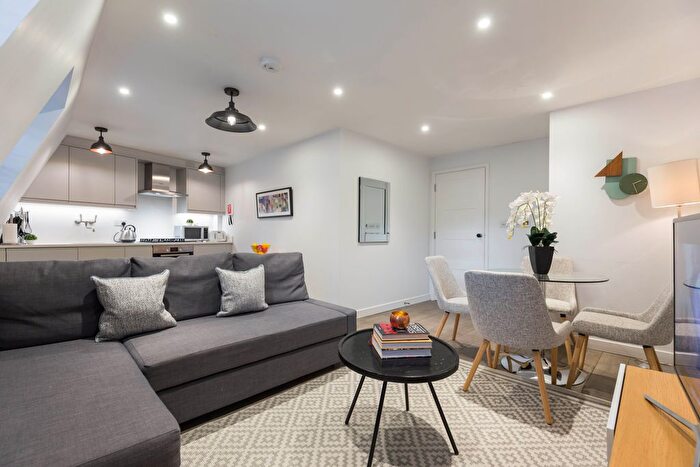 1 Bedroom Flat To Rent In Rathbone Place, London, W1T