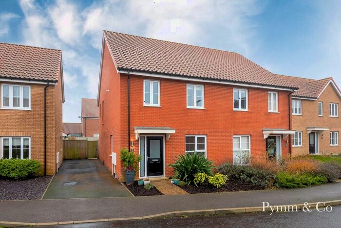 3 Bedroom Semi-Detached House For Sale In Barbastelle Crescent, Hethersett, NR9