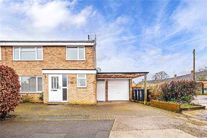 3 Bedroom Semi Detached House For Sale In Vauxhall Road, Adeyfield, Hemel Hempstead, Hertfordshire, HP2