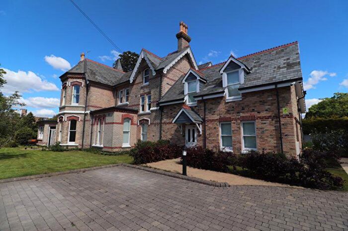 3 Bedroom Flat For Sale In Cavendish Road, Dean Park, BH1