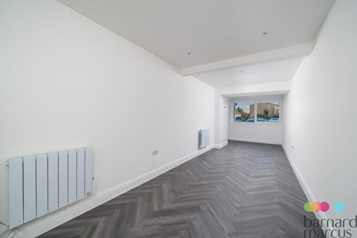 4 Bedroom Town House To Rent In Oxford Gardens, London, N20