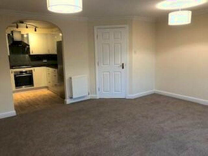2 Bedroom Apartment To Rent In Radcliffe House, Littlemore, OX4
