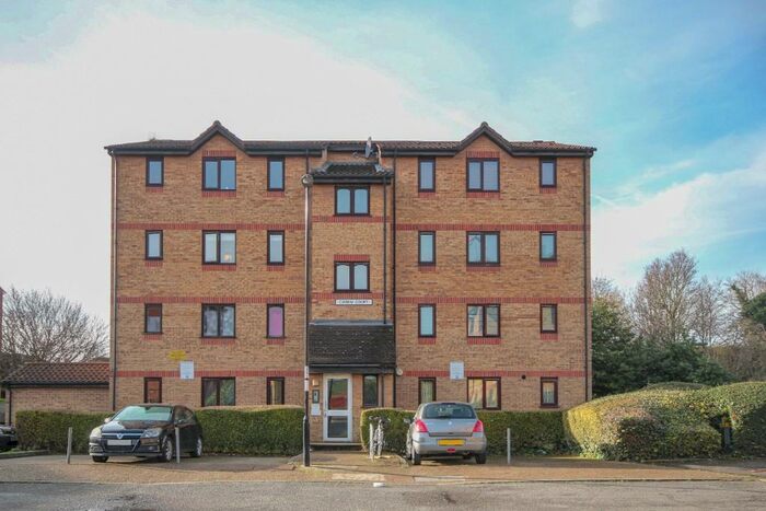 Studio To Rent In Samuel Close, London, SE14