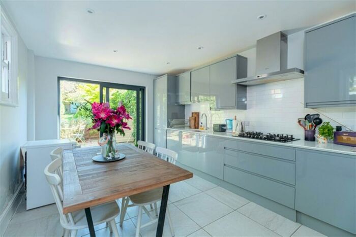 3 Bedroom Detached House To Rent In Warneford Road, Oxford, Oxfrordshire, OX4