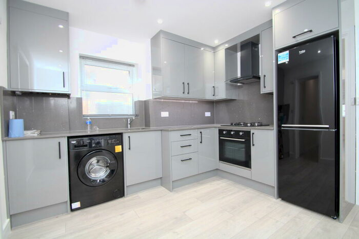 3 Bedroom Flat To Rent In Greenside Road, Croydon, CR0