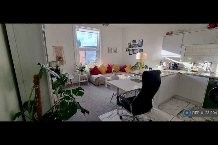 2 Bedroom Flat To Rent In Raehills, Liverpool, L23