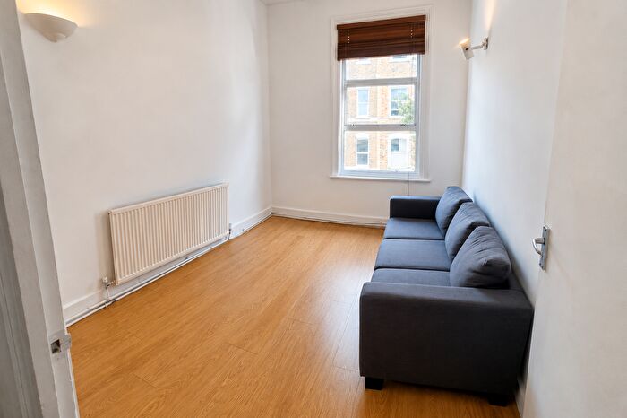 2 Bedroom Flat To Rent In Reighton Road, London, E5